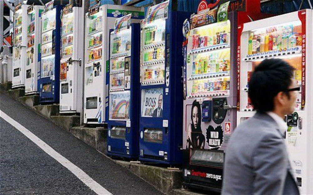 Japan's Obsession With Vending Machines!
