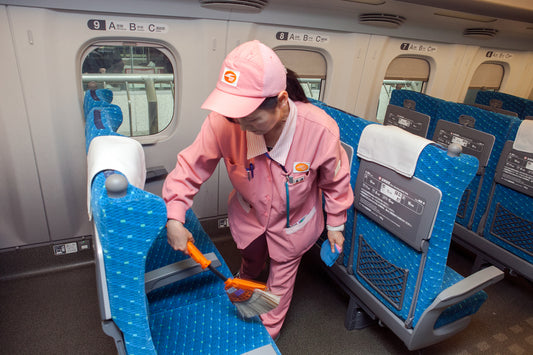 How Tokyo Keeps It's Train Stations So Sparkly Clean